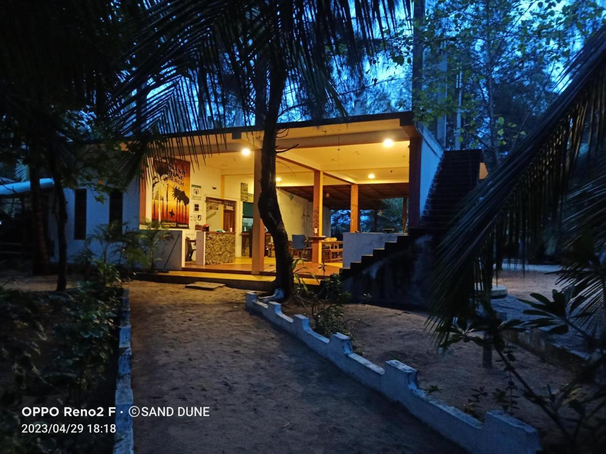 Sand Dune Beach Resort & Surf Camp Arugam Bay Eksteriør billede