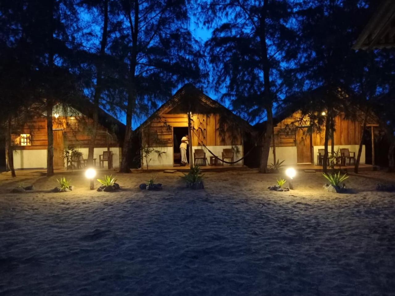 Sand Dune Beach Resort & Surf Camp Arugam Bay Eksteriør billede