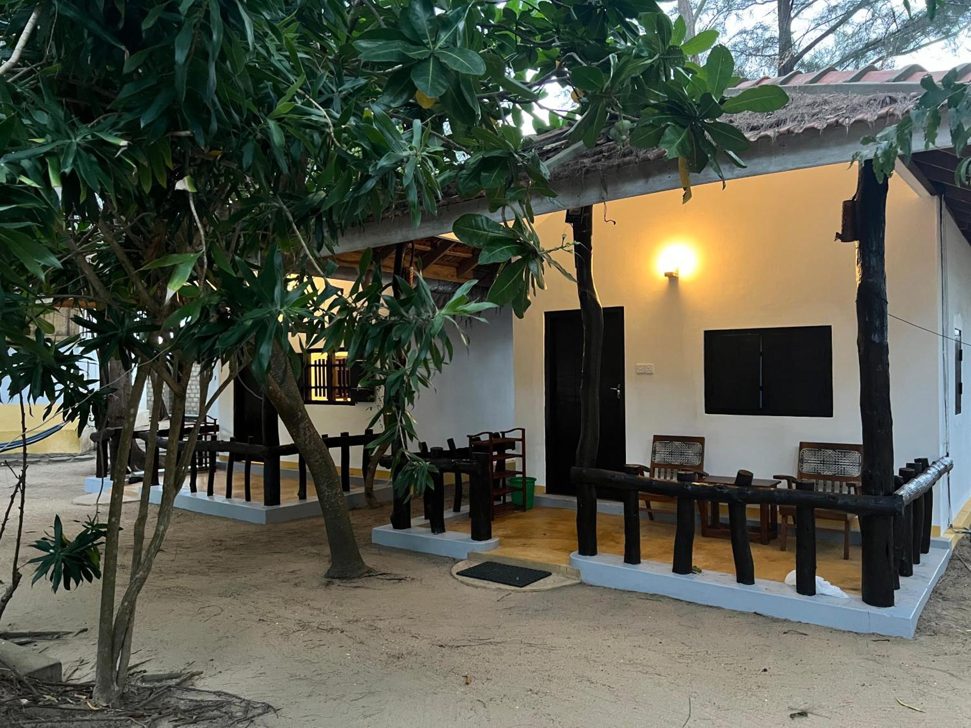 Sand Dune Beach Resort & Surf Camp Arugam Bay Eksteriør billede